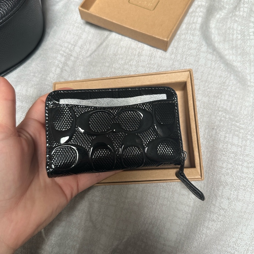 Coach Small Zip Around Card Case Patent Leather *BRAND NEW* - Picture 2 of 6